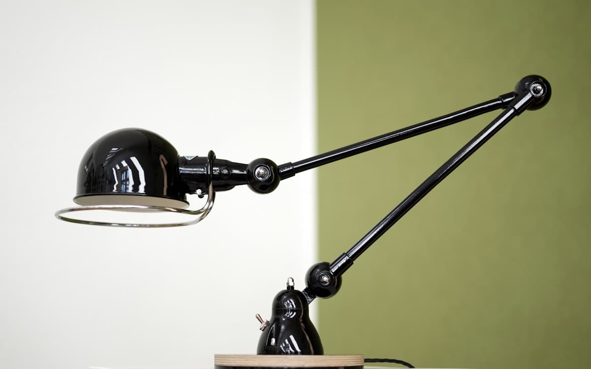 Comment choisir une lampe de bureau adaptée